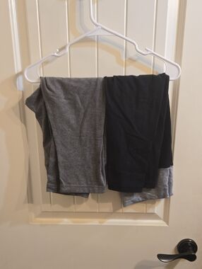 2 Pairs Of Capri Workout Gear. 1 Old Navy & 1 Danskin Wprkout Capris